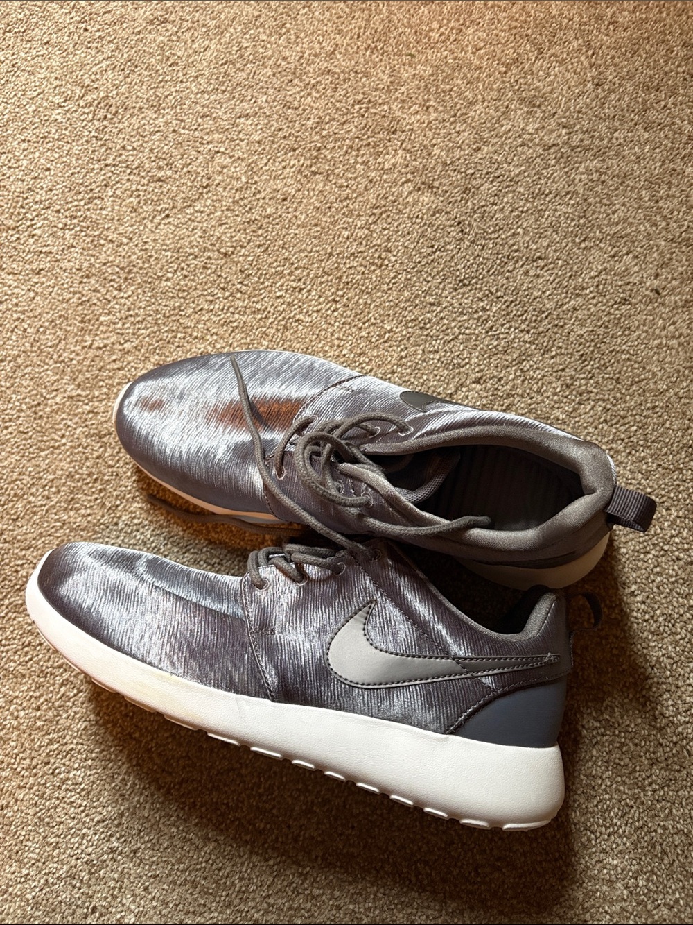 Nike Women's Silver-Gray Lightweight Sneakers